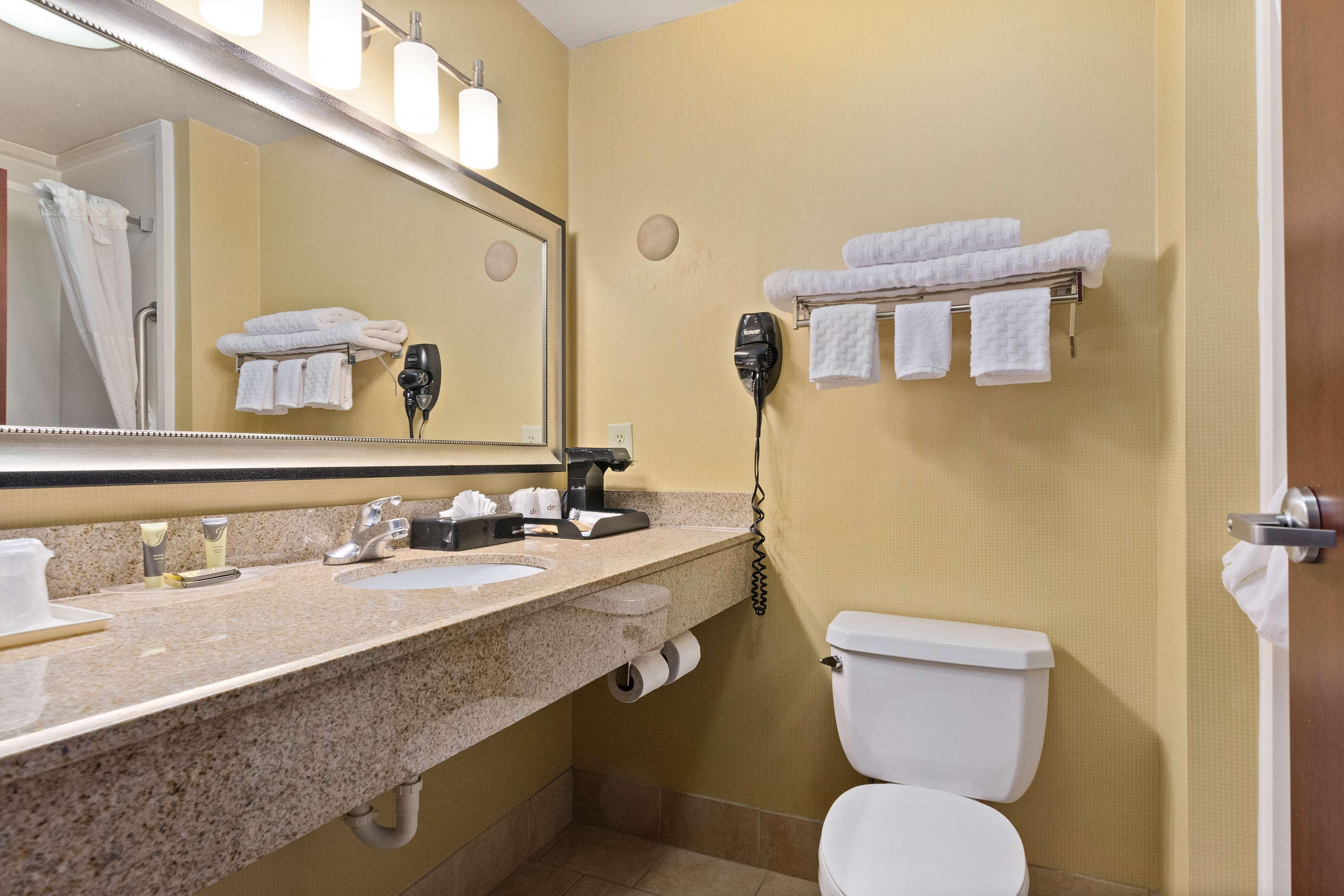 Surestay Plus Hotel By Best Western Portland Route 52 West Ngoại thất bức ảnh