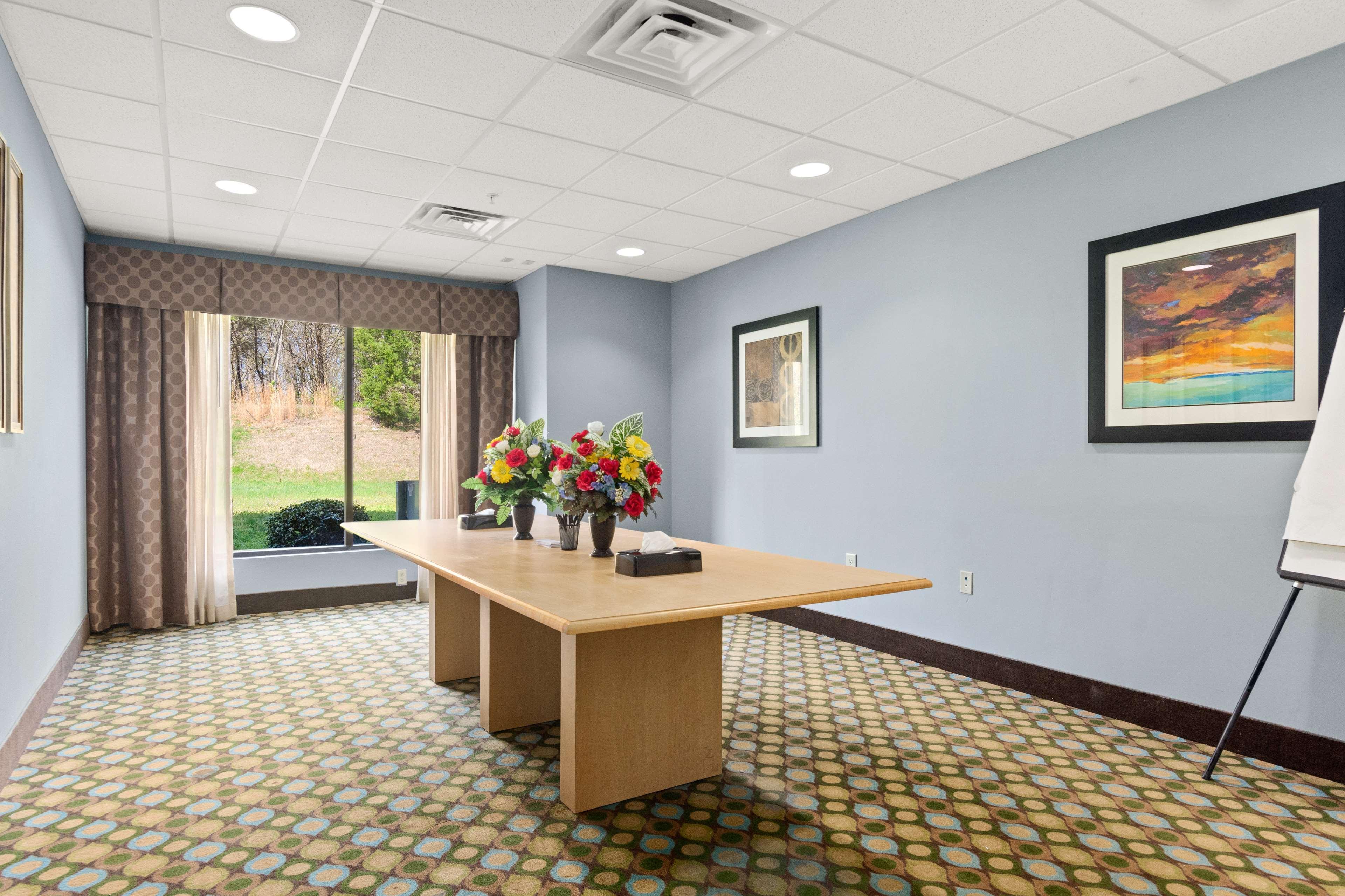 Surestay Plus Hotel By Best Western Portland Route 52 West Ngoại thất bức ảnh